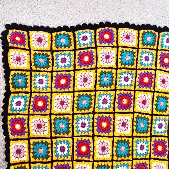 Vintage 70s Crochet Afghan Blanket Yellow Bright Granny Square Throw Lightweight - Picture 5 of 12